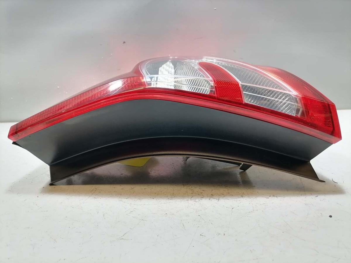 Dacia Sandero SD original R&uuml;cklicht R&uuml;ckleuchte rechts BJ09